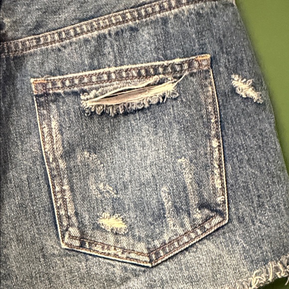 Aritzia Denim Forum The Ex Boyfriend Distressed Cutoff Jean Shorts Womens 24 - Picture 9 of 10